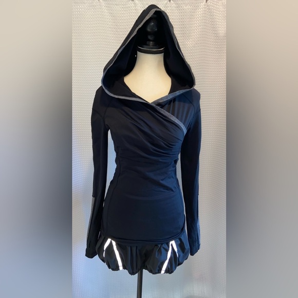 Women’s LULULEMON ATHLETICA Run Cross Train Pullover size 4 - Picture 2 of 16